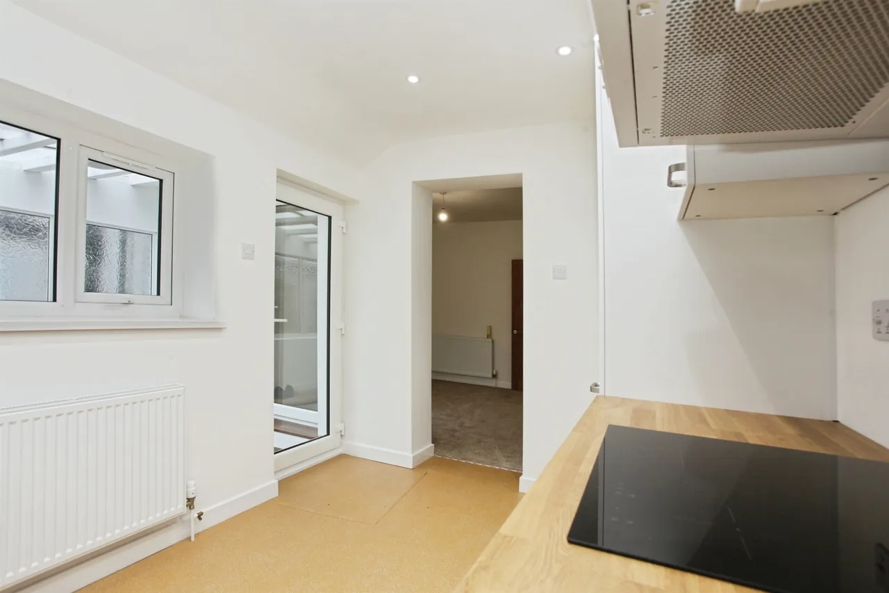 Cefn Road, Newport, NP10, photo 5