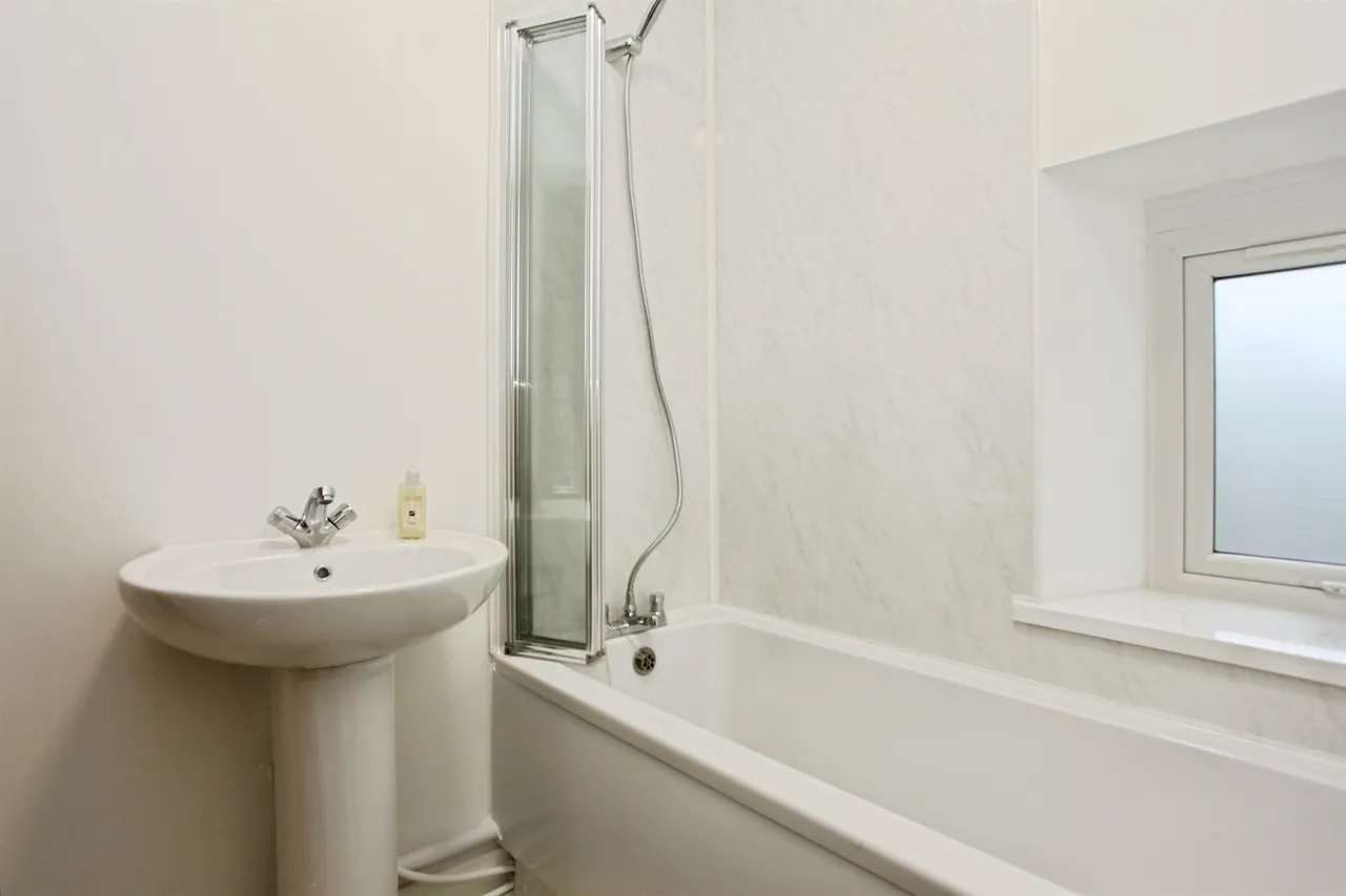 Cefn Road, Newport, NP10, photo 15
