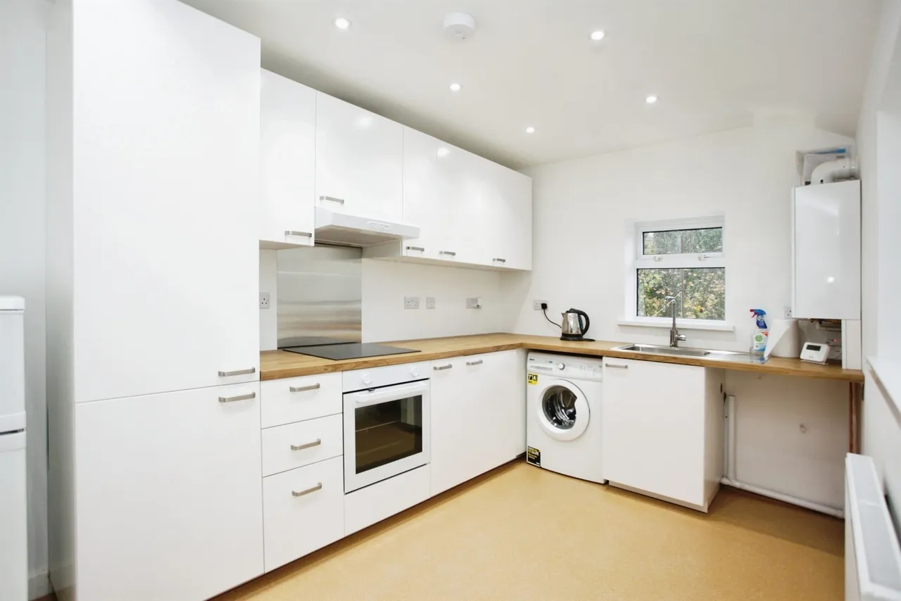 Cefn Road, Newport, NP10, photo 6