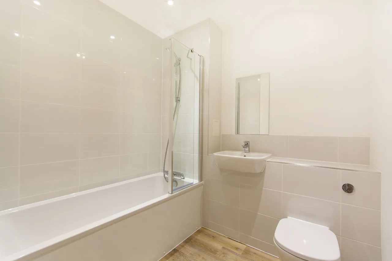 Sutton, SM1, photo 6