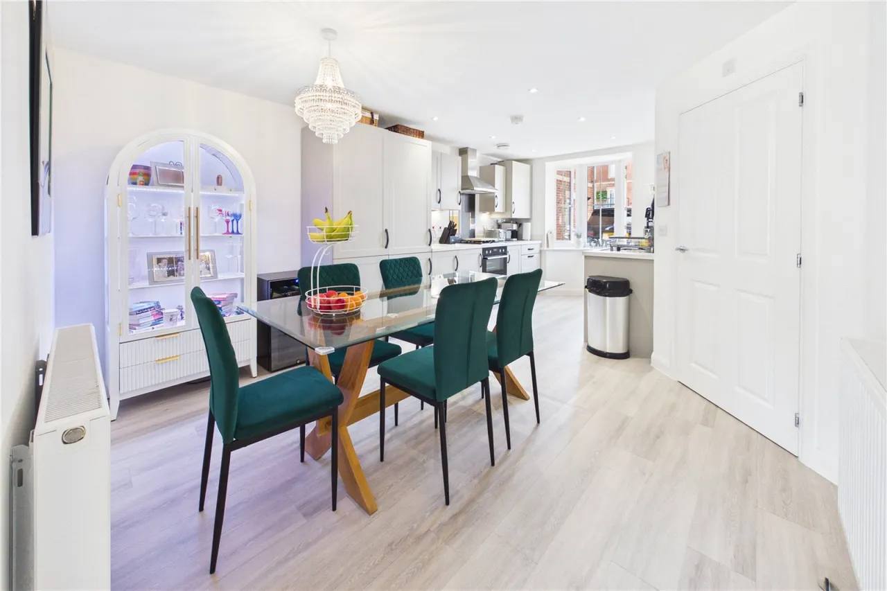 Filly Close, Newbury, RG14, photo 2