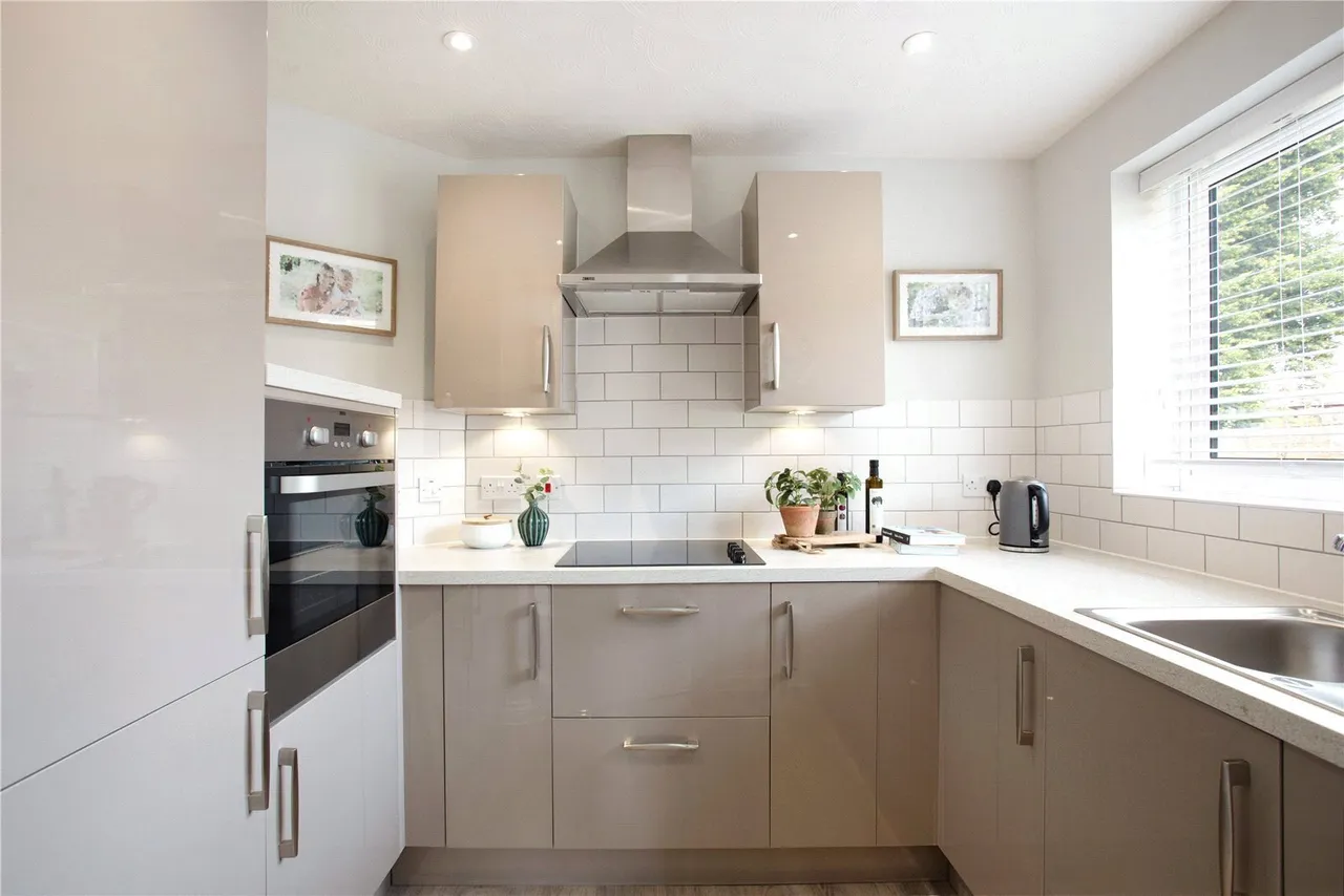 Dovehouse Lodge, Wratten Road, Hitchin, SG5, photo 4