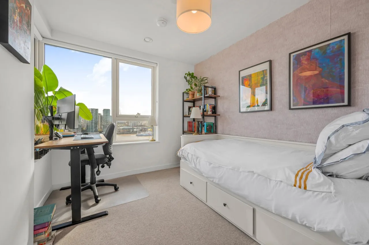 Pier Road, London, E16, photo 8