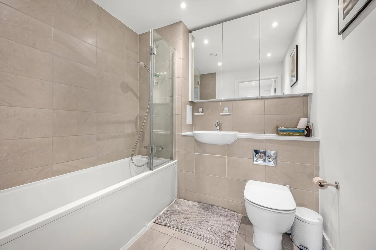 Pier Road, London, E16, photo 9