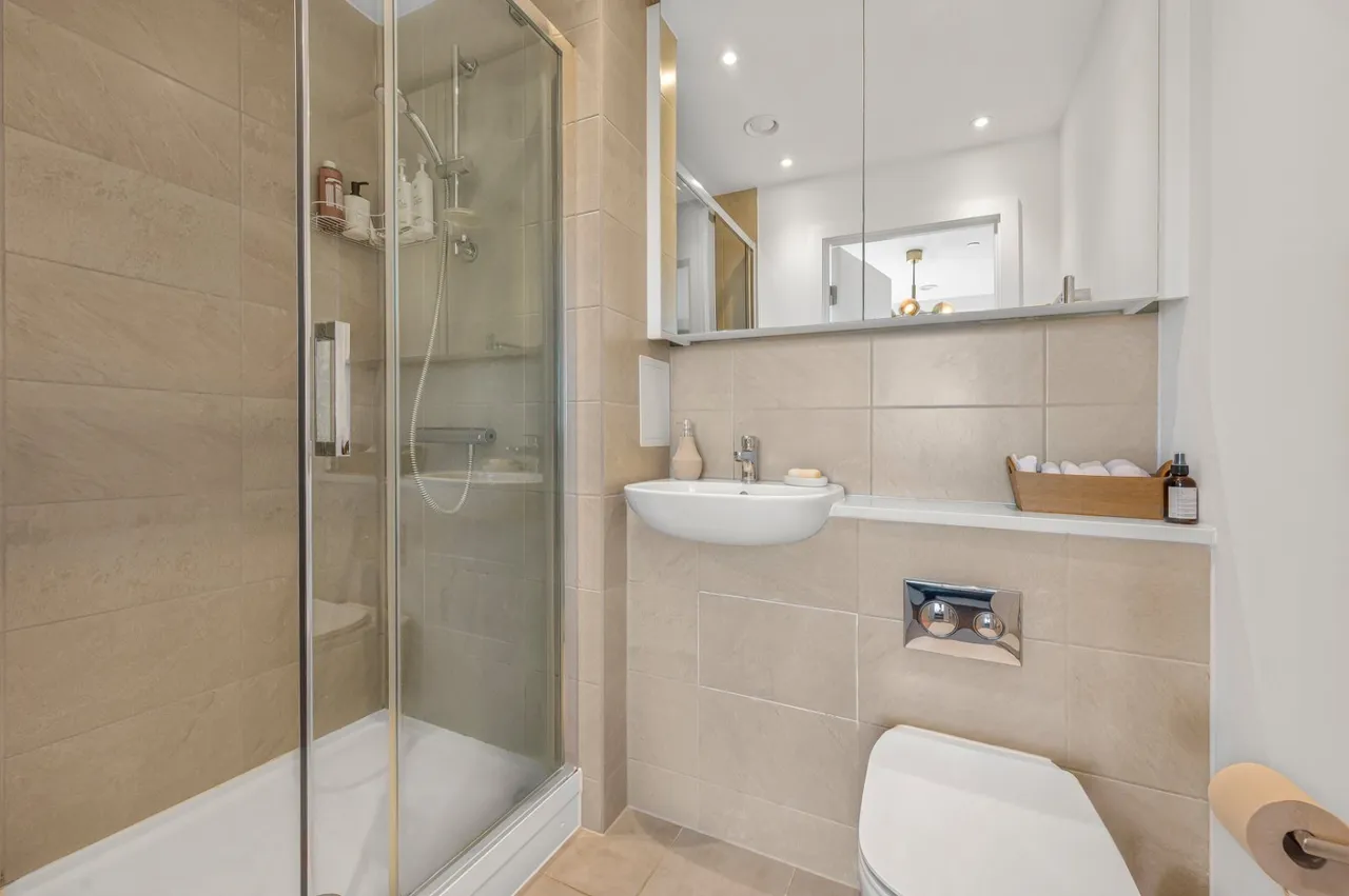 Pier Road, London, E16, photo 4