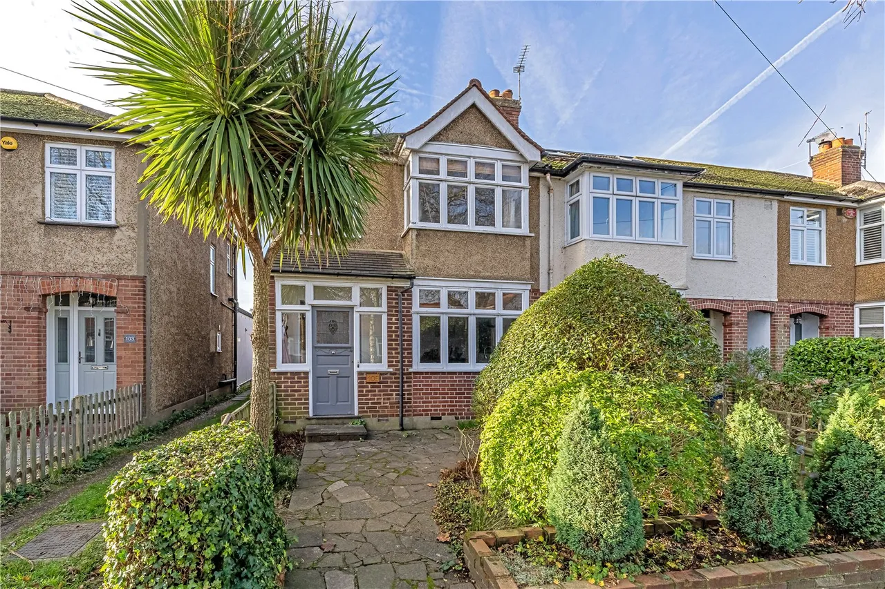 3 bed house for sale — Hatherop Road, Hampton, TW12 2RQ