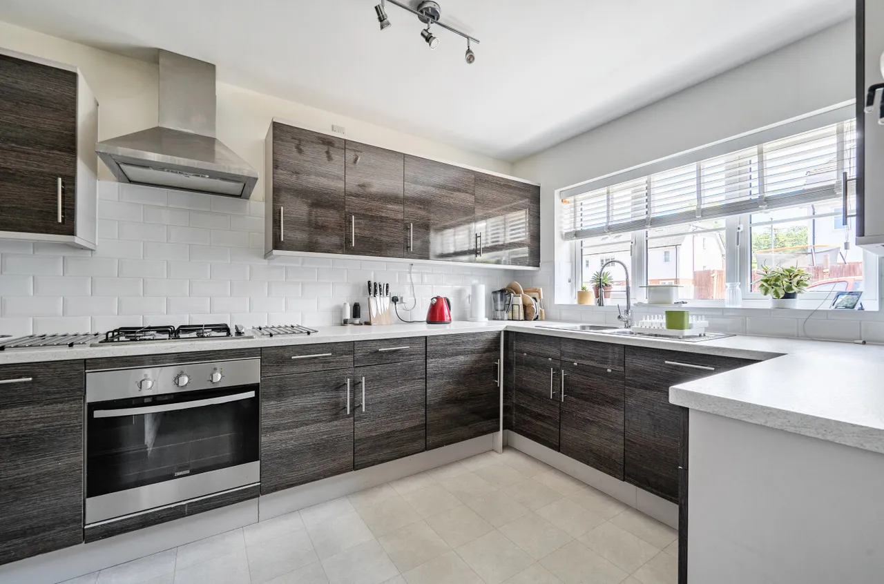 Sovereign Gardens, Ash Vale, Surrey, GU12 5FB, photo 3
