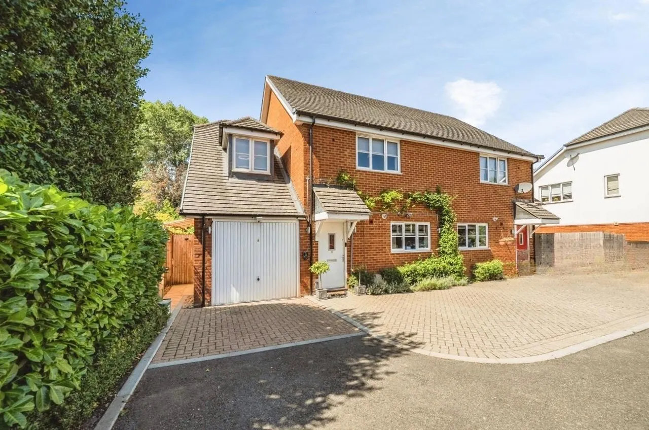 3 bed house for sale — Sovereign Gardens, Ash Vale, Surrey, GU12 5FB
