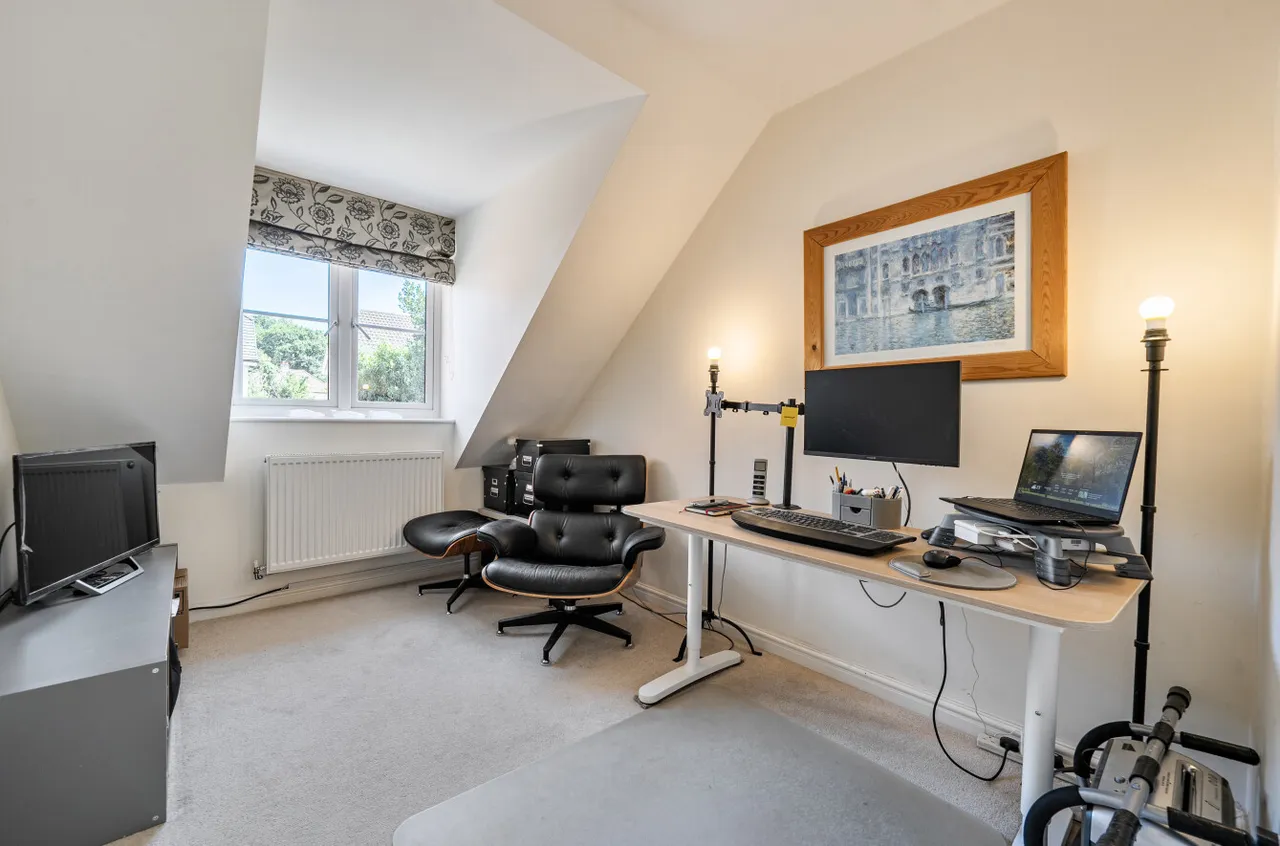 Sovereign Gardens, Ash Vale, Surrey, GU12 5FB, photo 18