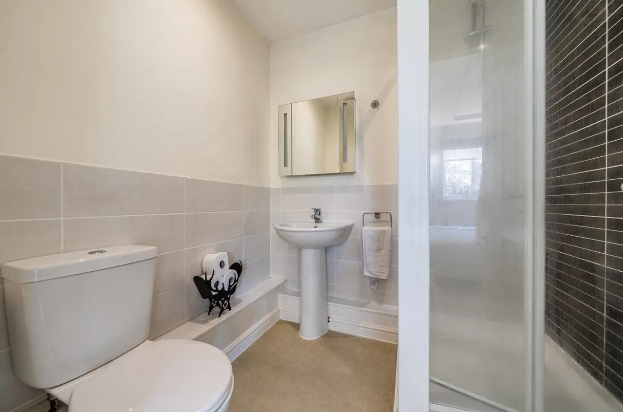 Sovereign Gardens, Ash Vale, Surrey, GU12 5FB, photo 14