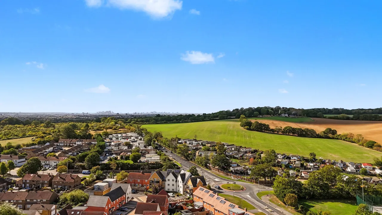 Le Noke Avenue, Noak Hill, RM3, photo 4