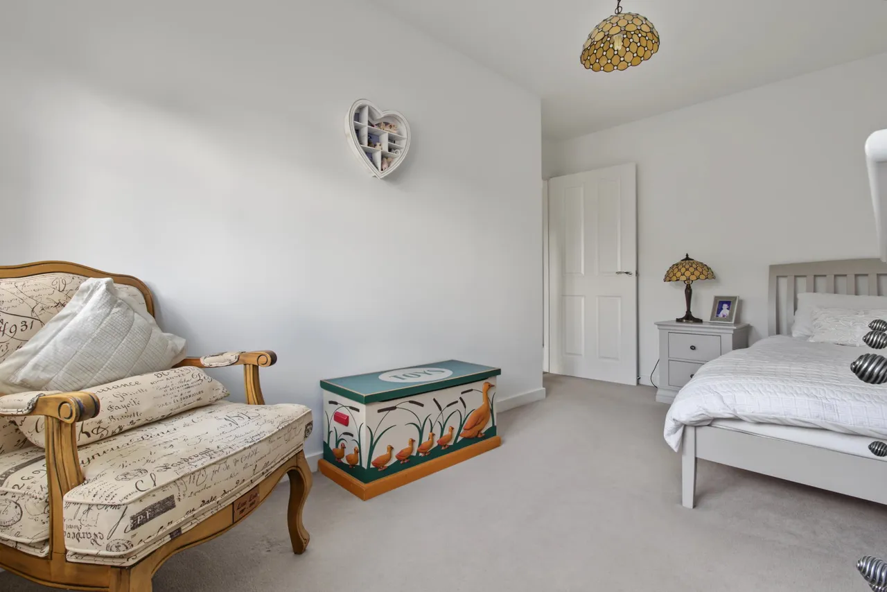 Le Noke Avenue, Noak Hill, RM3, photo 15