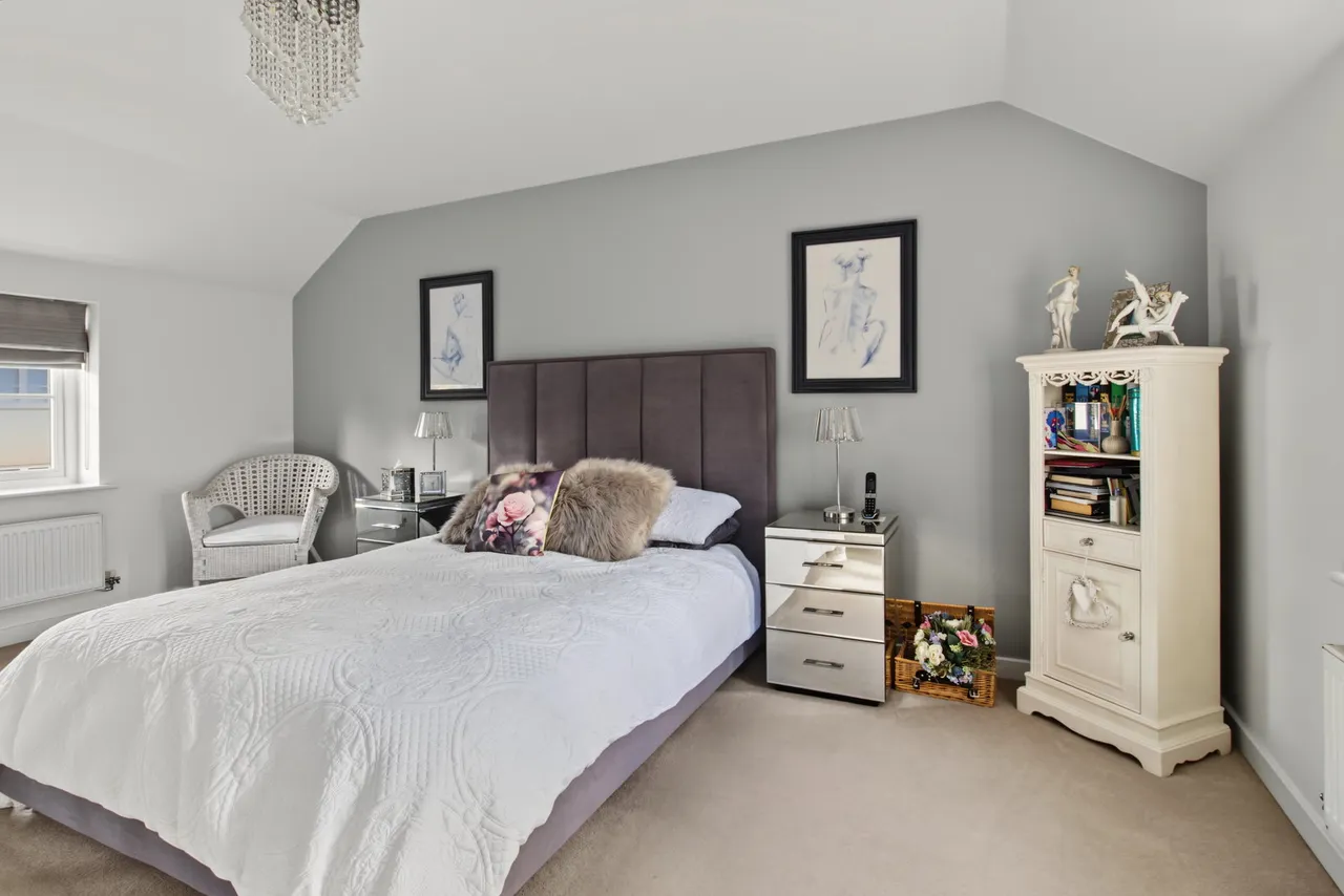 Le Noke Avenue, Noak Hill, RM3, photo 23
