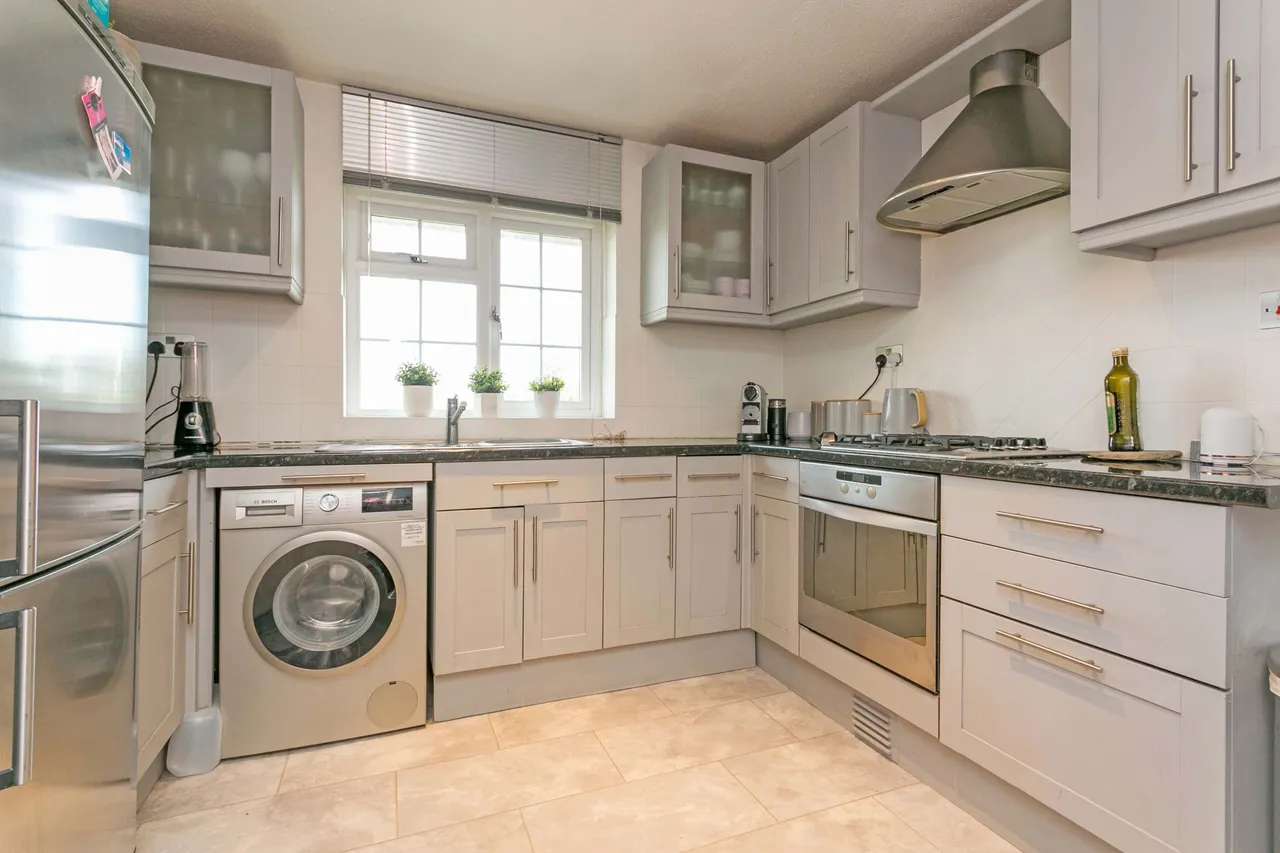 Avondale, Cranbrook Drive, Maidenhead, Berkshire, photo 4