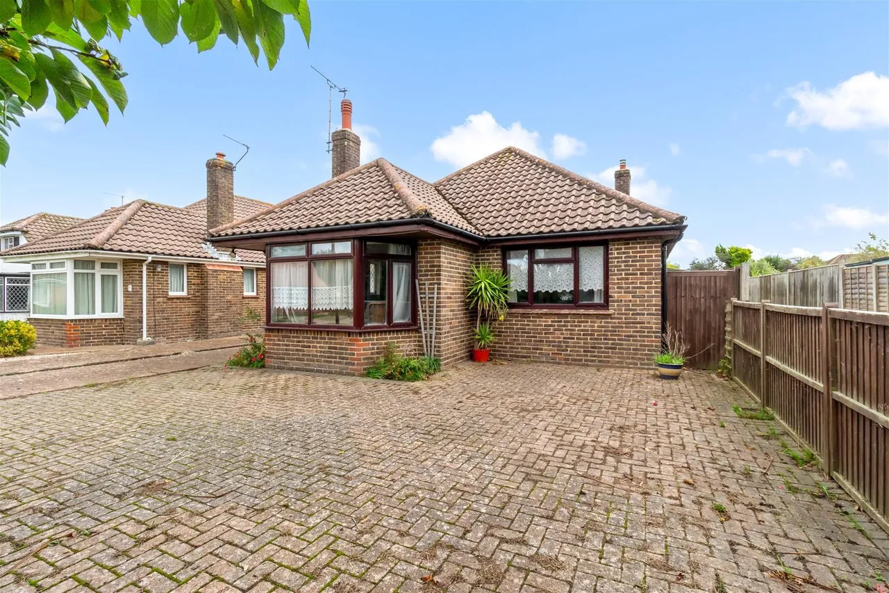 Midhurst Close, Ferring, Worthing, photo 17