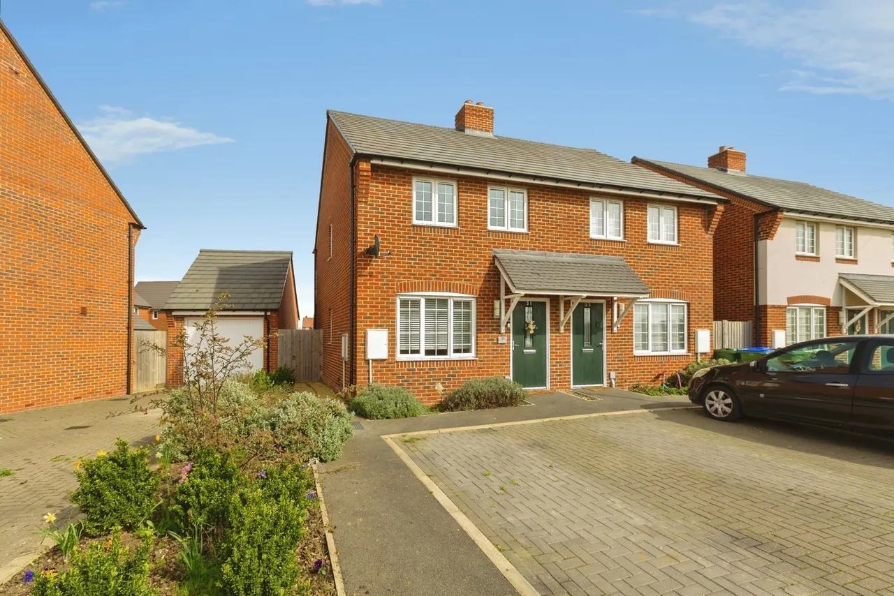 2 bed house for sale — Brewery Lane, Broughton, Aylesbury, Buckinghamshire, HP22