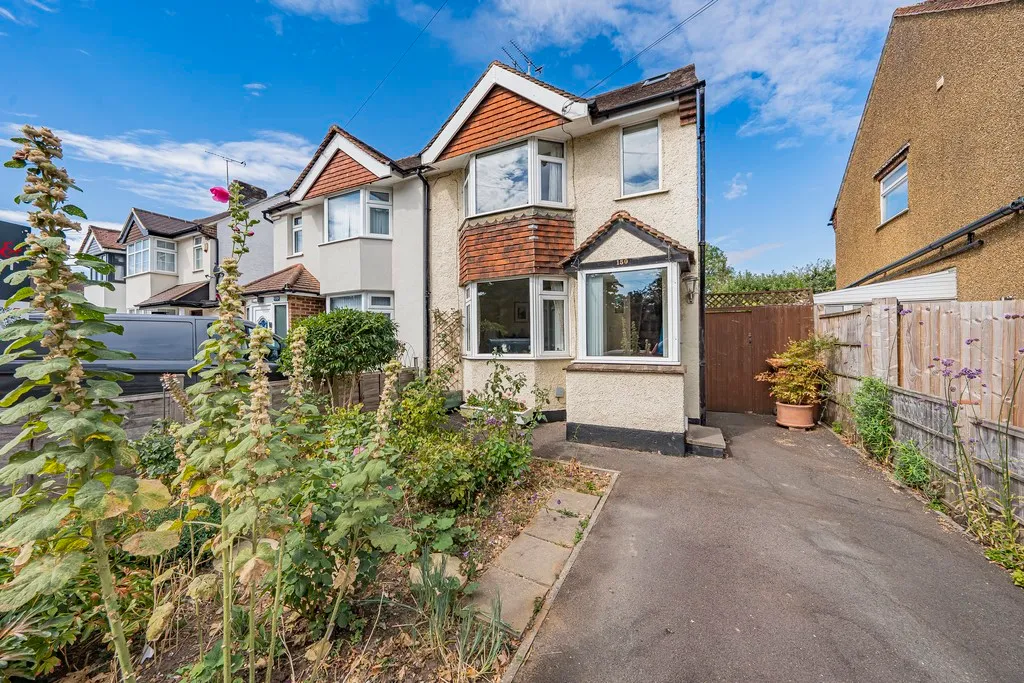 4 bed house to rent — Denham Way, Maple Cross, Rickmansworth
