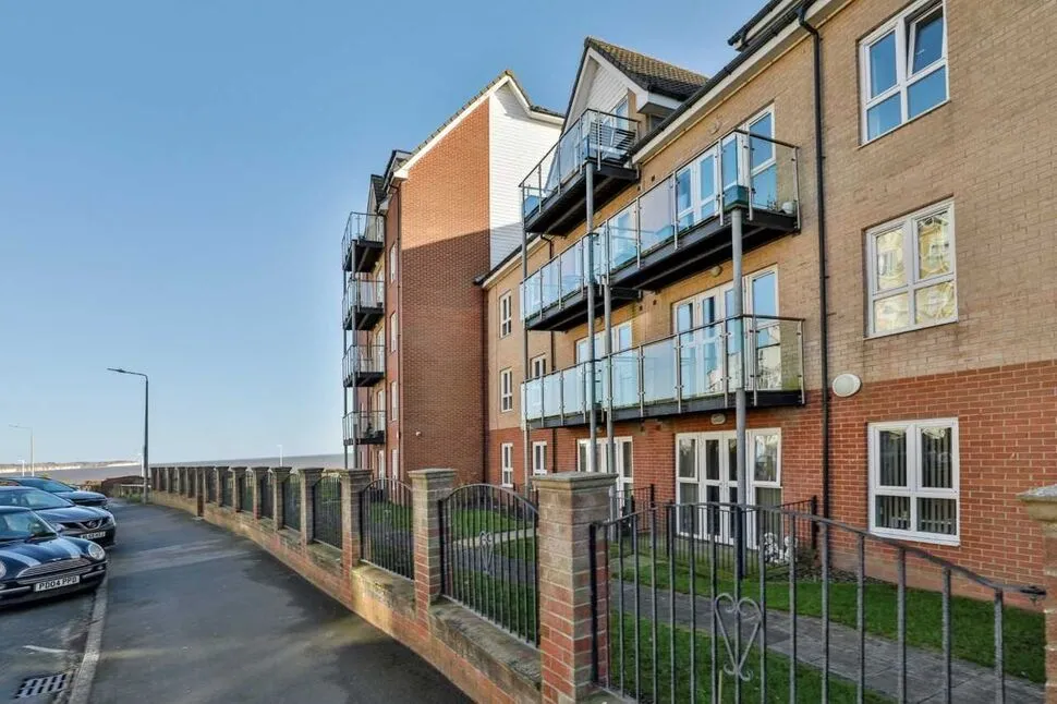 2 bed flat for sale — St. Annes Road, Bridlington, East Yorkshire, YO15