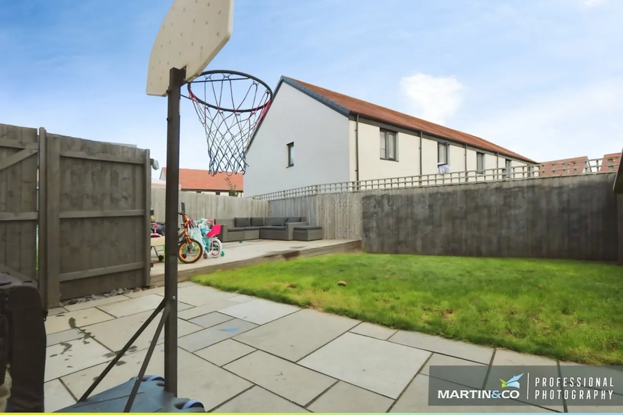 Church Road, St Edeyrns, photo 9