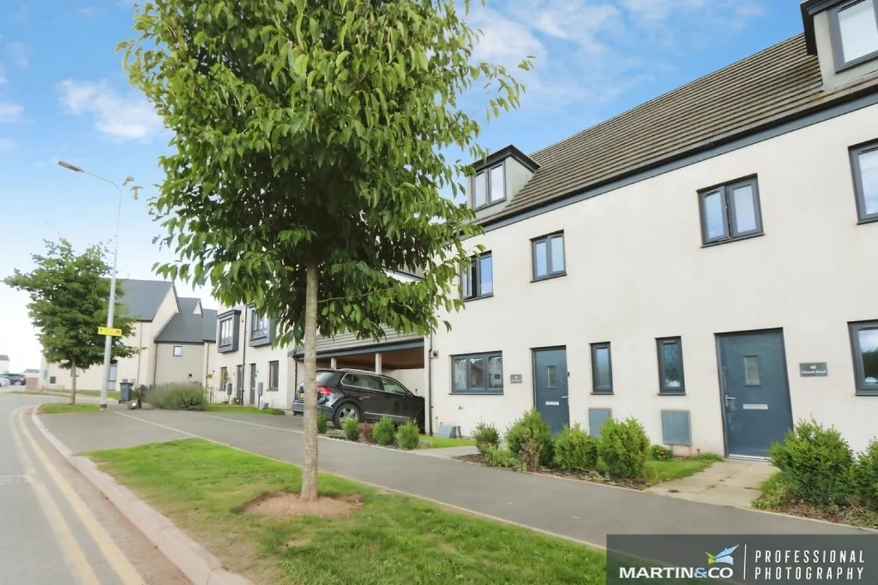 4 bed house for sale — Church Road, St Edeyrns