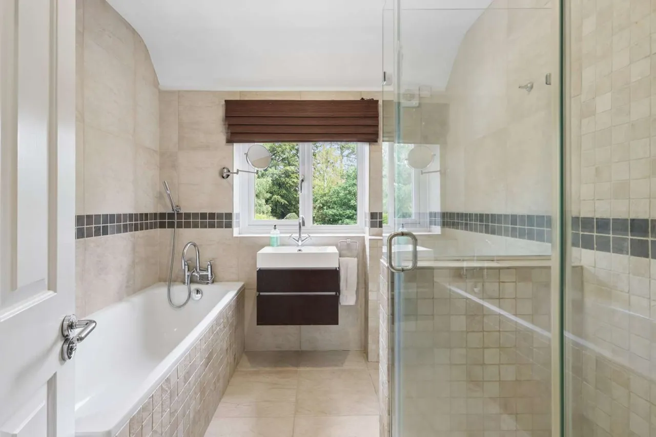 Heath Ridge Green, Cobham, KT11, photo 11