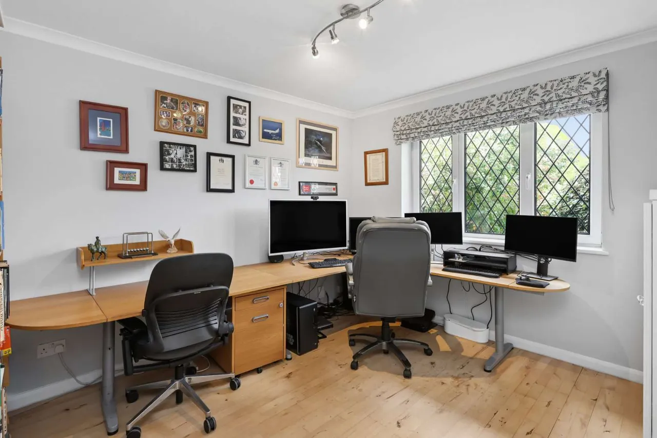 Heath Ridge Green, Cobham, KT11, photo 8