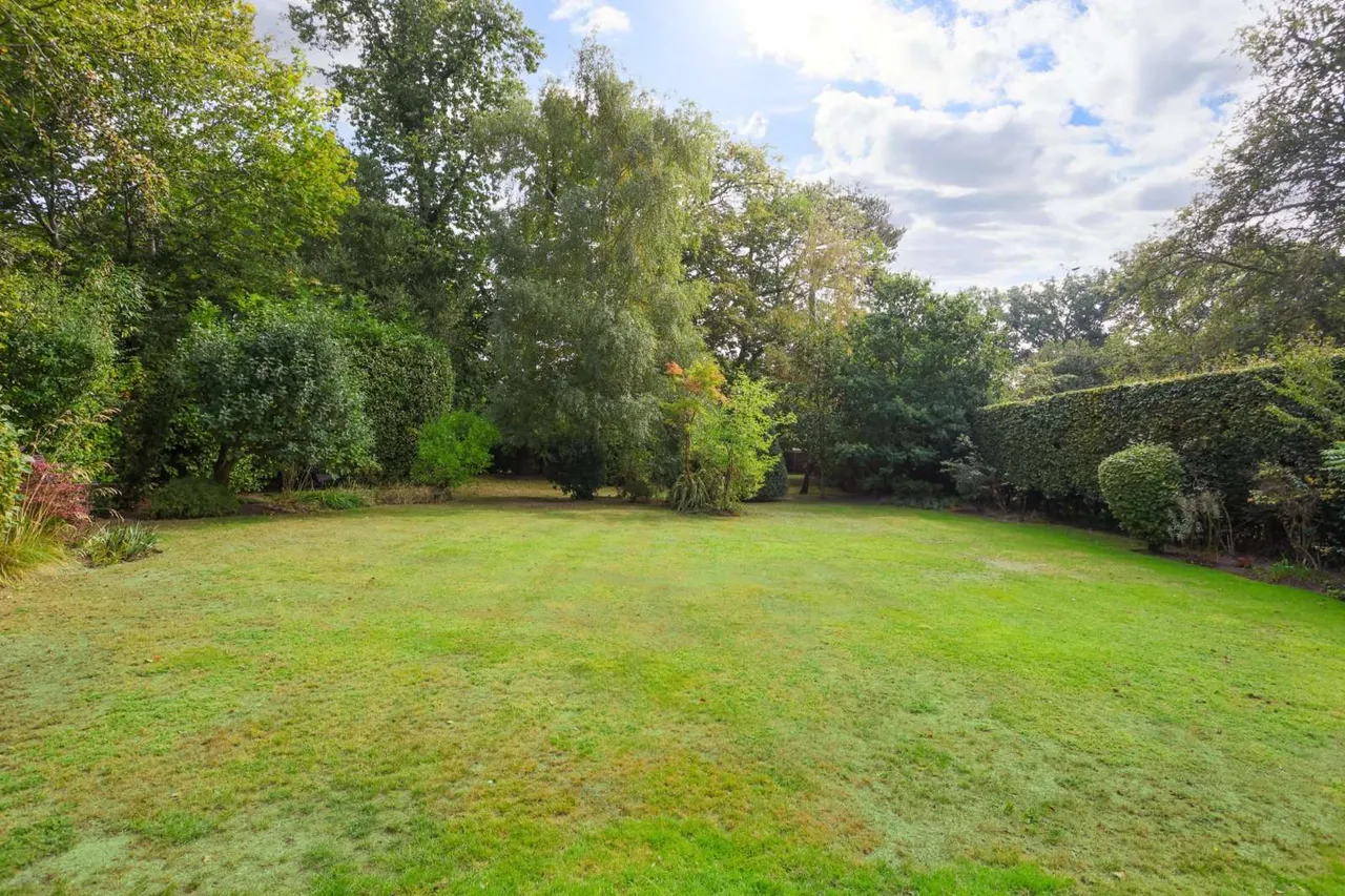 Heath Ridge Green, Cobham, KT11, photo 15