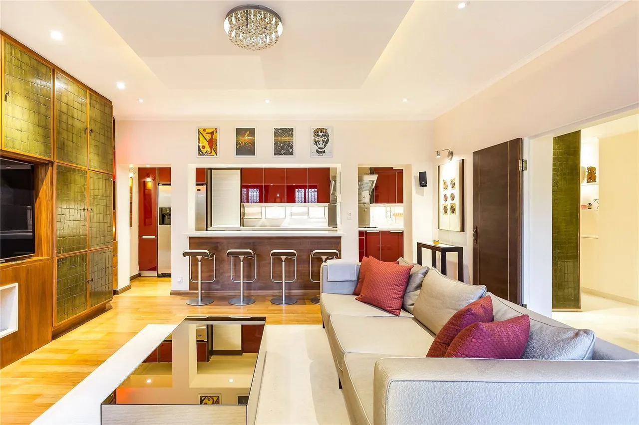 2 bed flat to rent, Warwick Square, London, SW1V