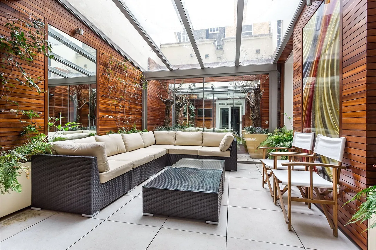 Warwick Square, London, SW1V, photo 2