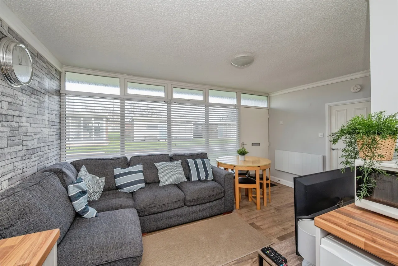 Broadside Chalet Park, Stalham, Norwich, photo 3