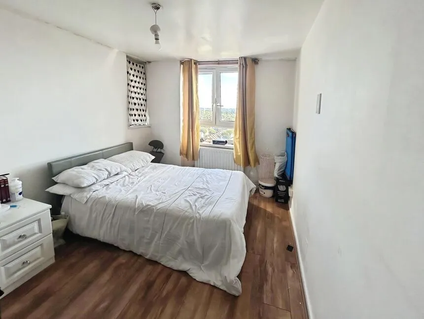 Boundary Road, London, E13, photo 2