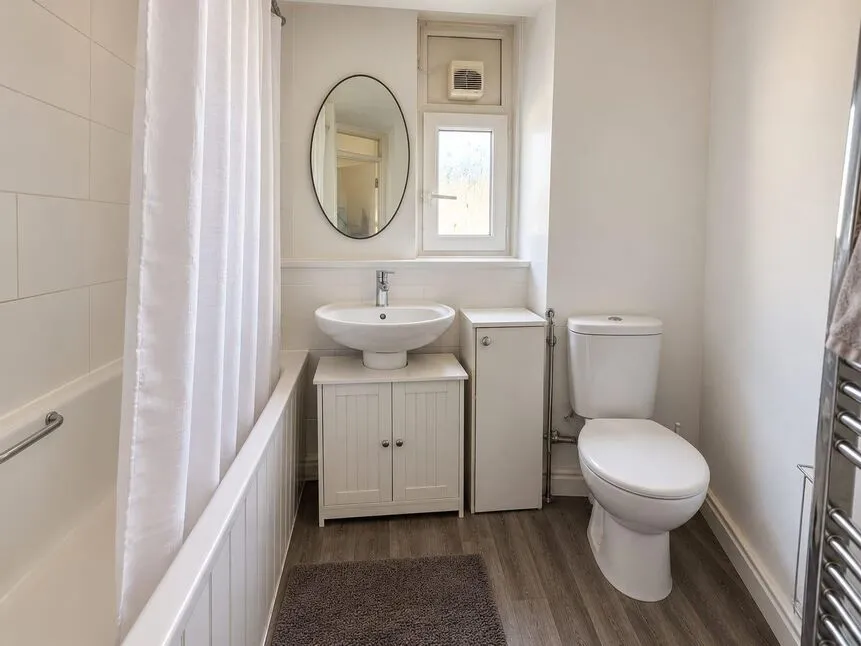 Boundary Road, London, E13, photo 4
