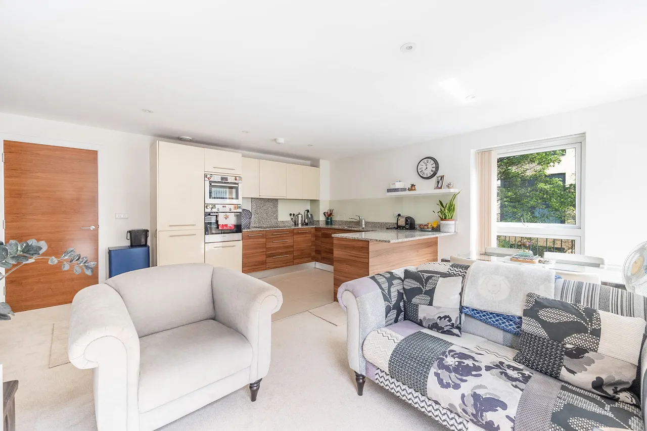 11 Monarch Court, Howard Road, Stanmore, photo 8