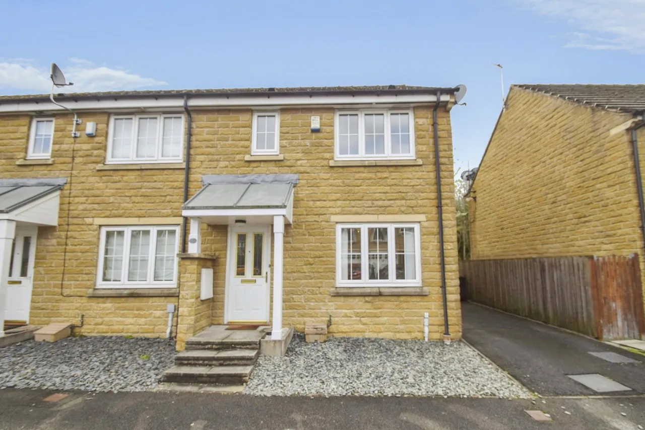 3 bed house for sale — Cottingley, Bingley, West Yorkshire