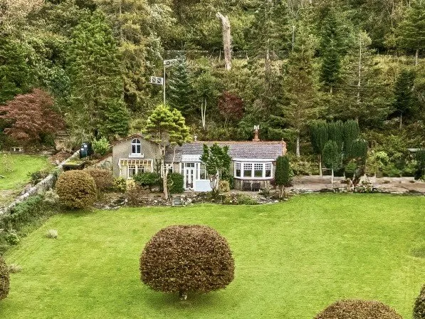 4 bed house for sale, Shore Road, Cove, G84