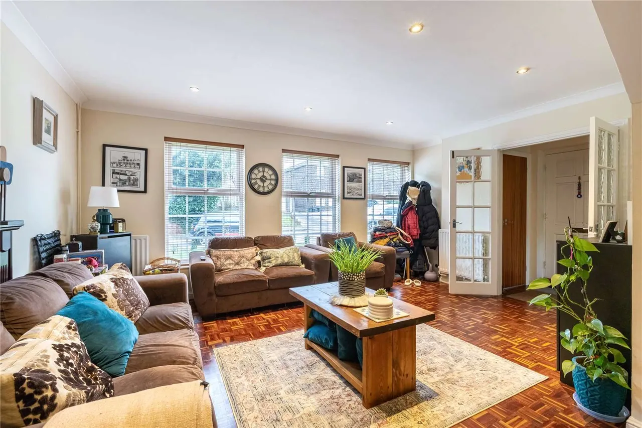 Atfield Grove, Windlesham, GU20, photo 3