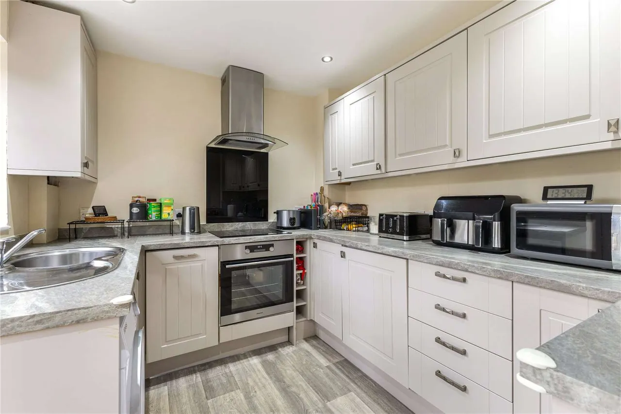 Atfield Grove, Windlesham, GU20, photo 6