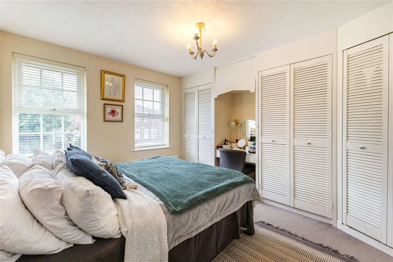 Atfield Grove, Windlesham, GU20, photo 7