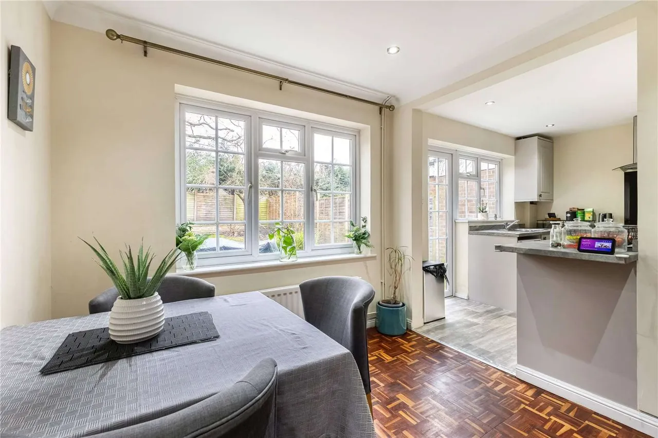 Atfield Grove, Windlesham, GU20, photo 5