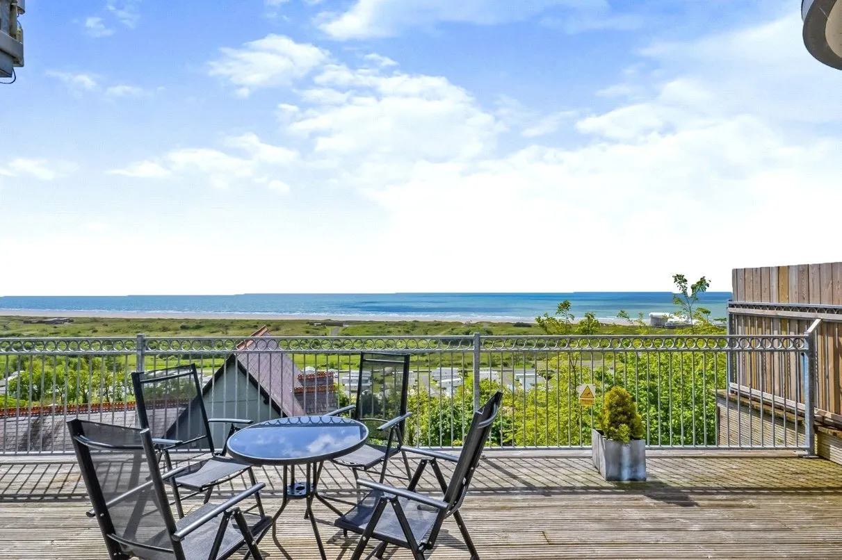 2 bed flat for sale, Coastal View, Pendine, SA33