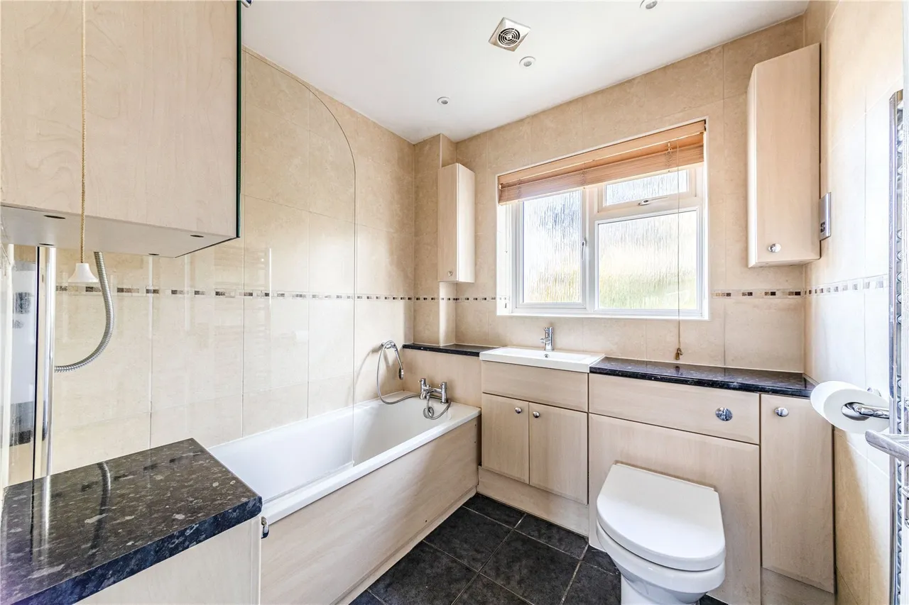 Aragon Walk, Byfleet, photo 17