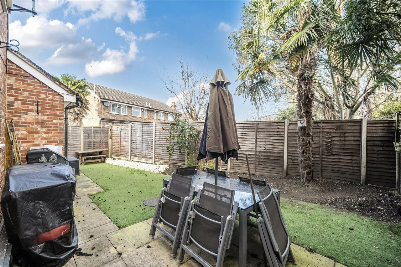 Aragon Walk, Byfleet, photo 20