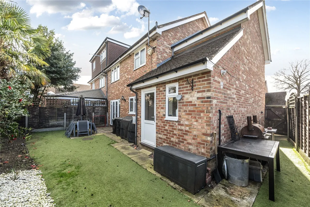 Aragon Walk, Byfleet, photo 21