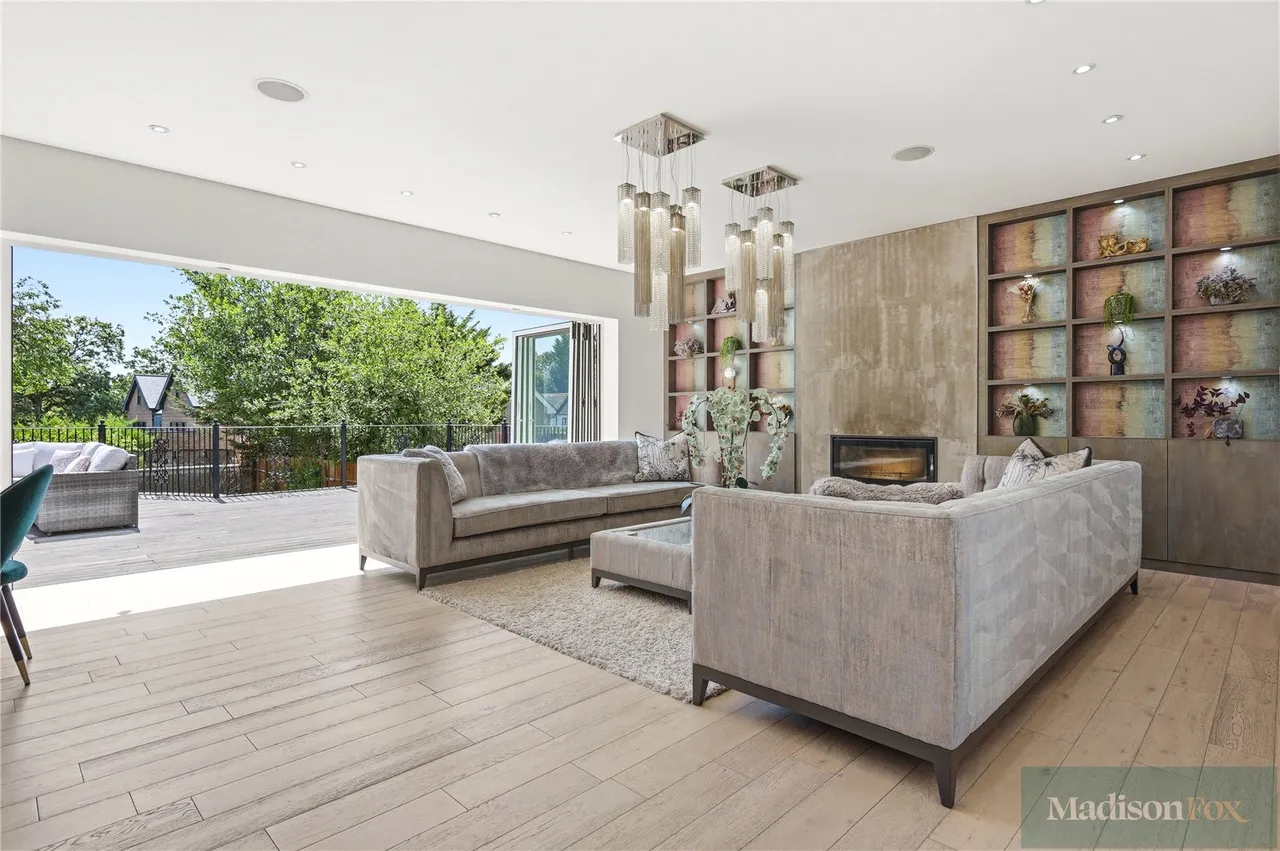 Stradbroke Drive, Chigwell, IG7, photo 11