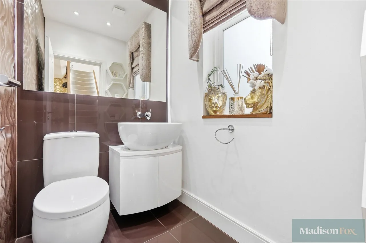 Stradbroke Drive, Chigwell, IG7, photo 28