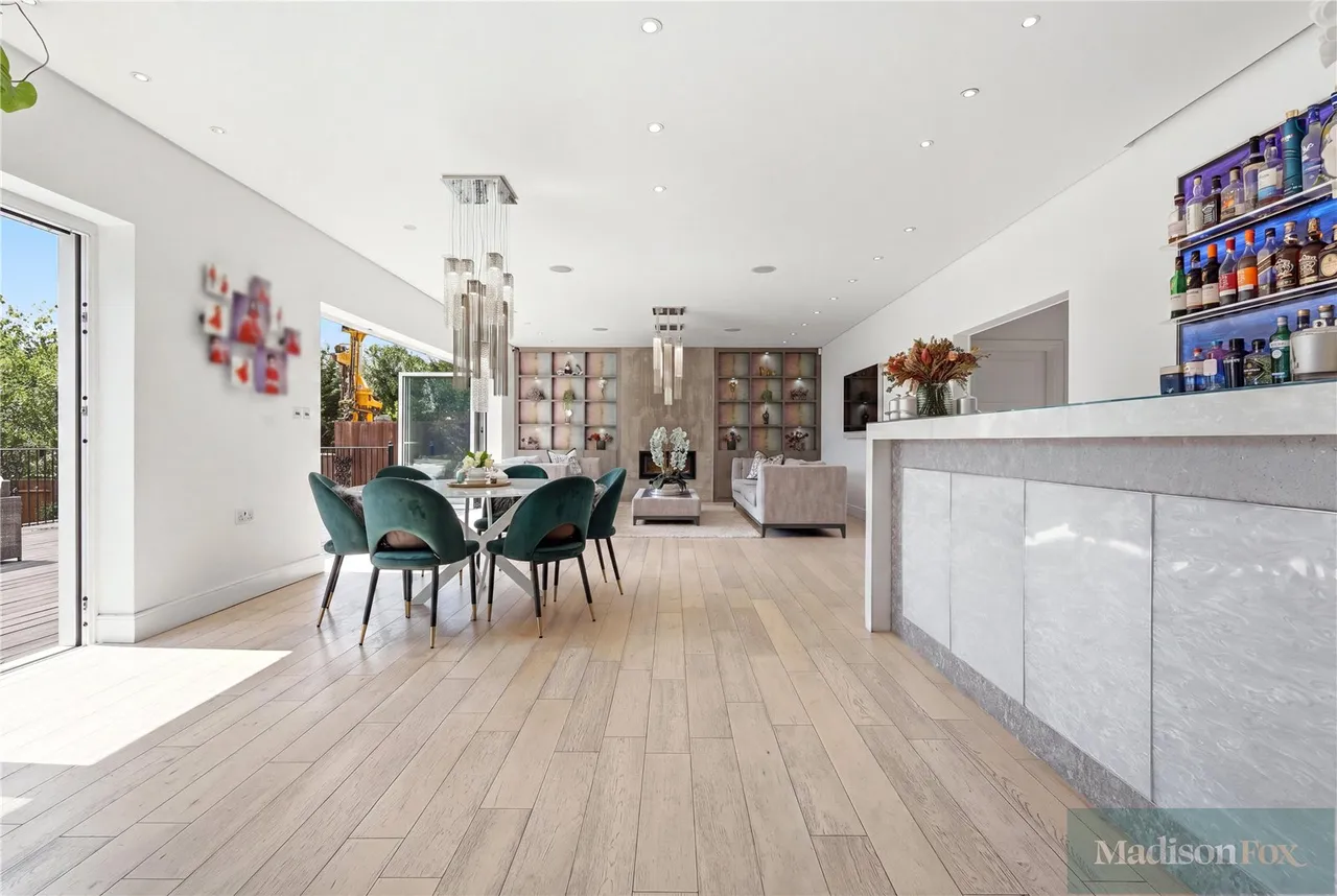 Stradbroke Drive, Chigwell, IG7, photo 16
