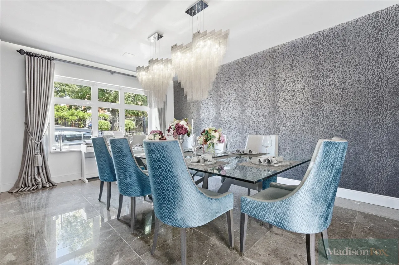 Stradbroke Drive, Chigwell, IG7, photo 24