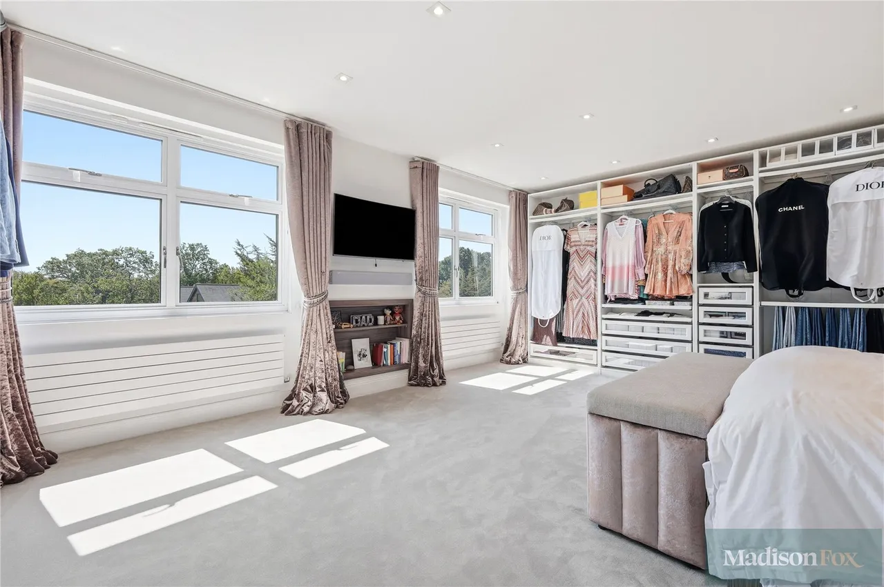 Stradbroke Drive, Chigwell, IG7, photo 39