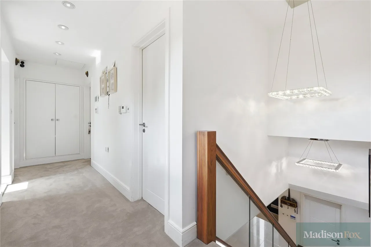 Stradbroke Drive, Chigwell, IG7, photo 30