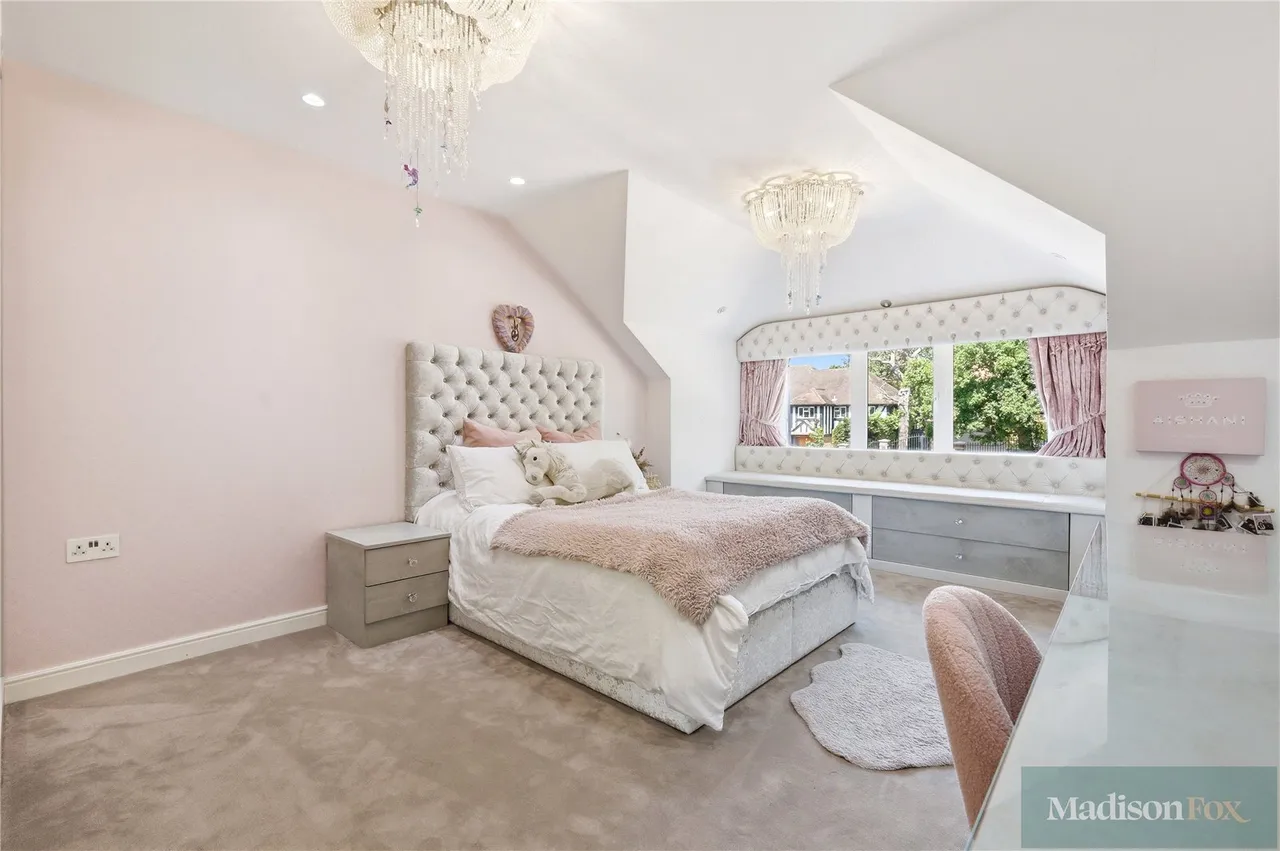 Stradbroke Drive, Chigwell, IG7, photo 41